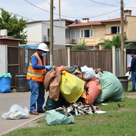Prefeitura intensifica ações no Jorge Lavocat e retira cerca de 250 toneladas de lixo e entulho Prefeitura de Rio Branco Jorge Lavocat