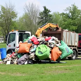 Prefeitura supera marca de 400 toneladas de entulho retiradas do Parque de Exposições Wildy Viana