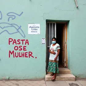 Ação na Casa Rosa Mulher